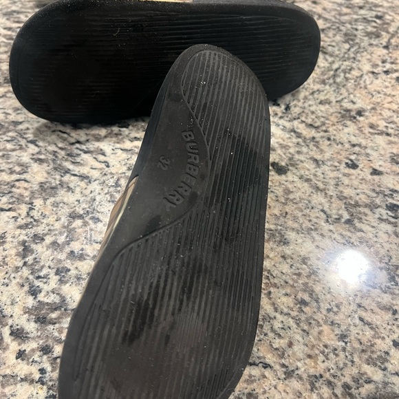 Kids Burberry Black Check Slide Sandals - Picture 4 of 7